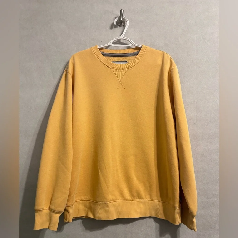 Izod vintage yellow sweatshirt large distress neck preowned stylish shirt